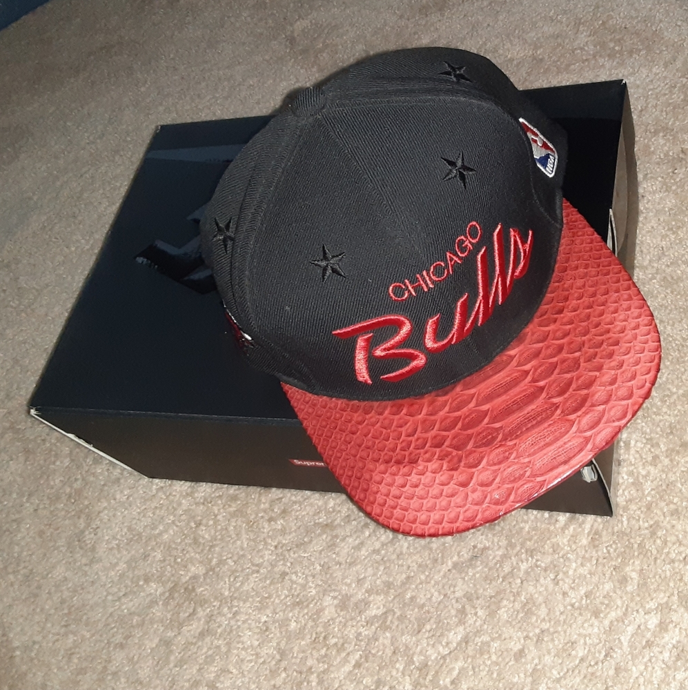 JUST DON MITCHELL & NESS CHICAGO BULLS  PYTHON HAT